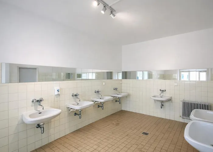 Numbr25 - Self Service & Budget موتيل غراتس