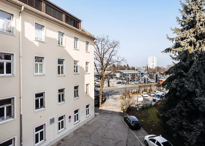 Numbr25 - Self Service & Budget موتيل غراتس